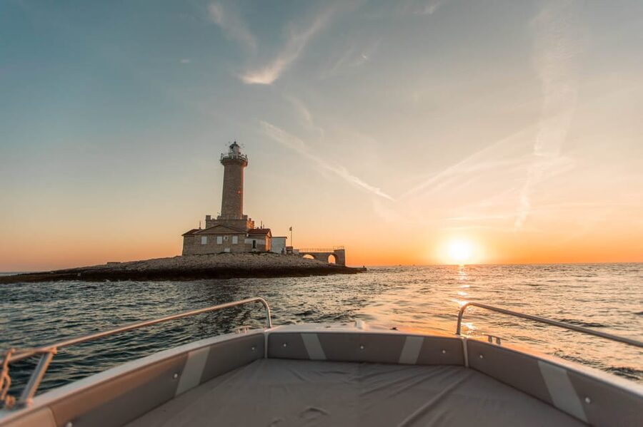 Medulin: Sunset on Speedboat with Lighthouse and Wine - What the small group changes