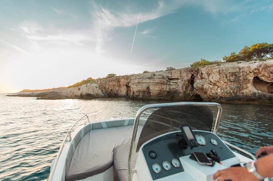 Medulin: Sunset on Speedboat with Lighthouse and Wine - Practical advice for a comfortable evening