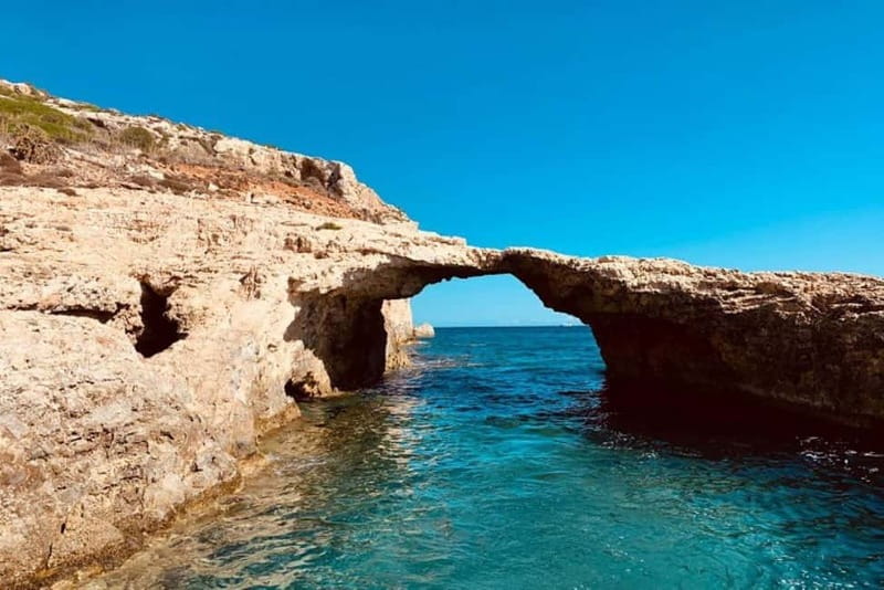 Mellieha: 1:00pm Speedboat round Comino Caves 2h Blue Lagoon - Leaving Marfa Bay at speed