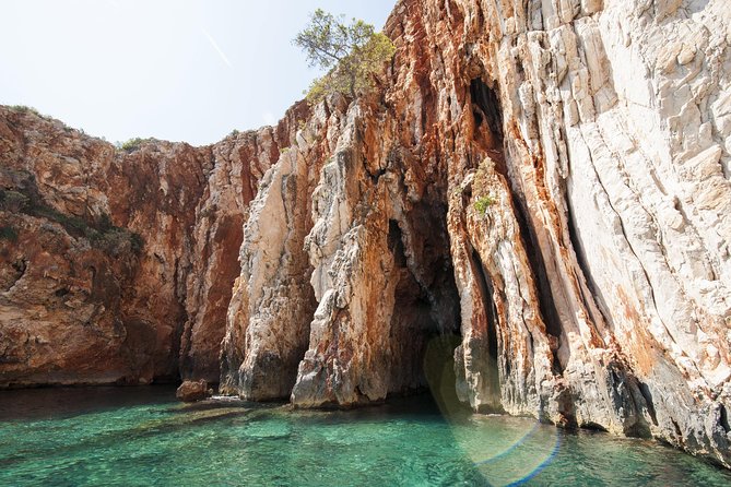 Mesmerizing Hvar speed boat tour with optional wine tasting - Who will enjoy this Hvar boat trip most