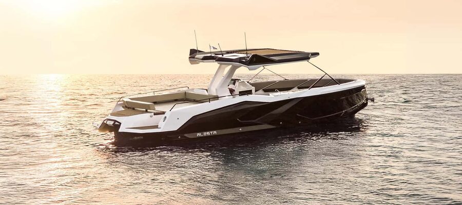 ❖ Milos: Private Speedboat Tour—Kleftiko Sarakiniko Poliegos - A private day on Milos’s changing coastline