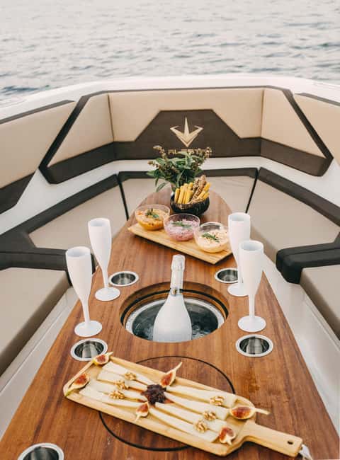 ❖ Milos: Private Speedboat Tour—Kleftiko Sarakiniko Poliegos - Choosing between the South, North, and Round routes