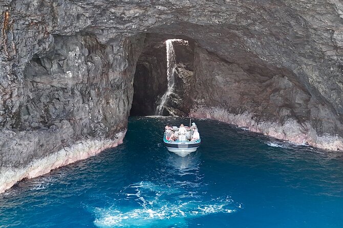 Nā Pali Coast Zodiac Raft Sea Caves Expedition on Kauai - The Nā Pali Coast from a Zodiac