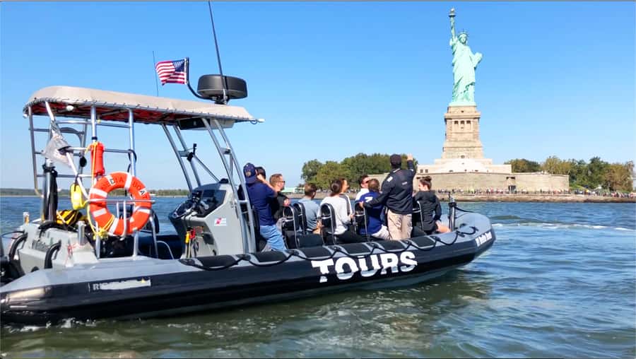 New York City: Harbor Speedboat Tour - Helicopters, South Street Seaport, and two famous bridges
