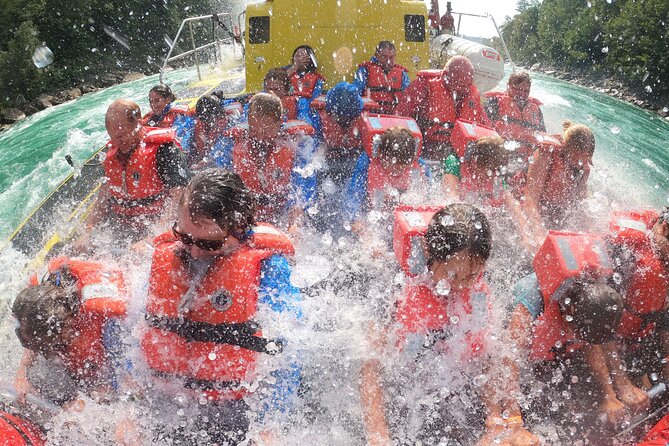 Niagara Falls Canada Open-Top (Wet) Jet Boat Tour - You will need a complete change of clothes