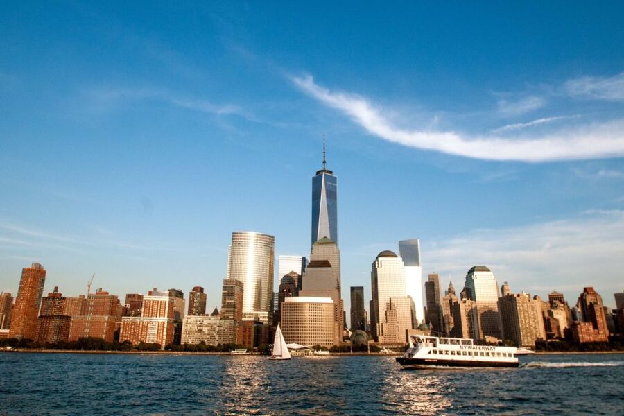 NYC: Circle Line "The Beast" Midtown/Downtown Speedboat Ride - The Statue of Liberty photo stop