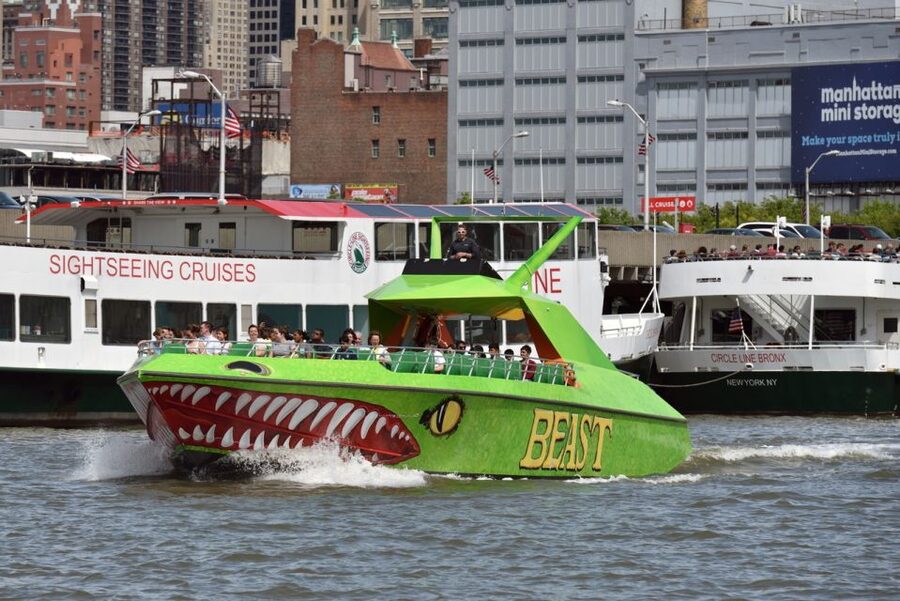 NYC: Circle Line "The Beast" Midtown/Downtown Speedboat Ride - Music, crew humor, and the chance of getting soaked