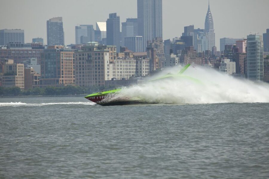 NYC: Circle Line "The Beast" Midtown/Downtown Speedboat Ride - Who will enjoy The Beast most?