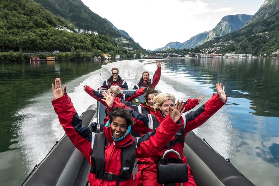 Odda: RIB Boat Tour on the Hardangerfjord - The guide makes the difference