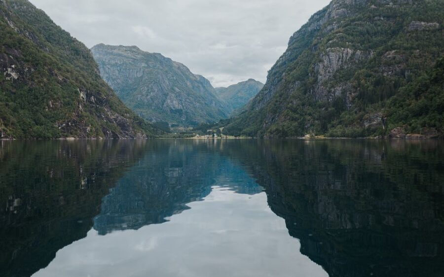 Øystese: Hardangerfjord RIB safari to the Fyksesund branch - Botnen and the story of roadless fjord life