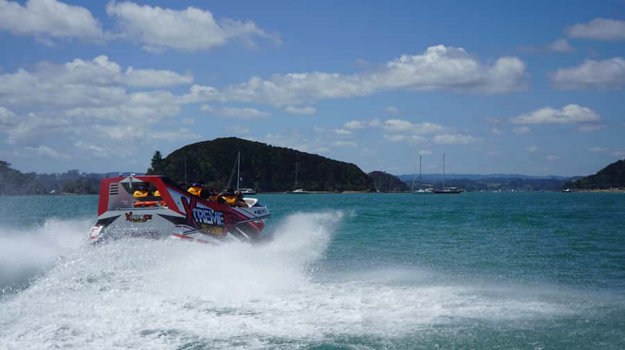Paihia: Bay of Islands 30-minute Adventure Jet Boat Trip - A fast start from Paihia Wharf