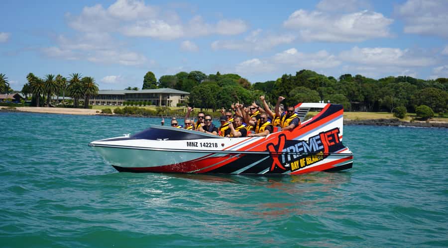 Paihia: Bay of Islands 30-minute Adventure Jet Boat Trip - The Bay of Islands from the water