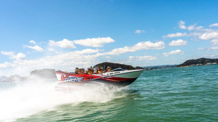 Paihia: Bay of Islands 30-minute Adventure Jet Boat Trip - A guide who controls the pace