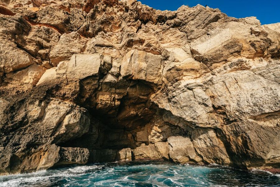 Palma Bay: 1-Hour Speedboat Adventure - The swim stop beside the rocks