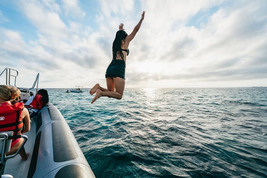 Palma Bay: 1-Hour Speedboat Adventure - What you should leave on the beach