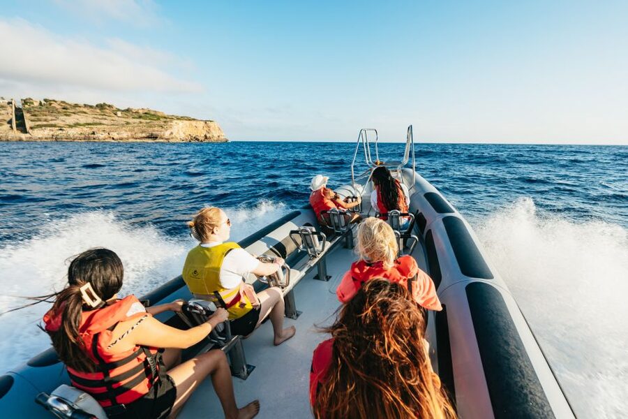 Palma Bay: 1-Hour Speedboat Adventure - Leaving Playa del Arenal at full speed