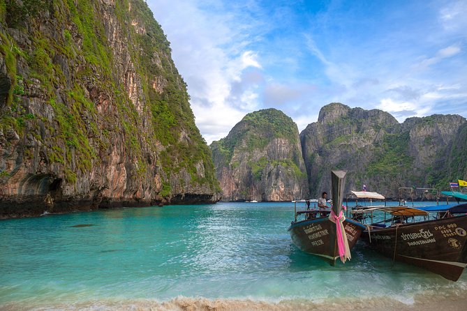 Phi Phi 6: Amazing trip by speedboat, start at Sunrise - Snorkeling Equipment Included