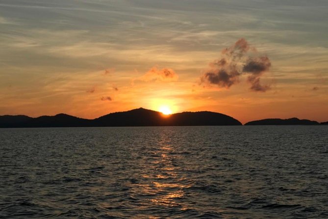 Phi Phi Early Bird Premium Tour by Speed Boat with Lunch - Lunch, drinks, and the $170 price