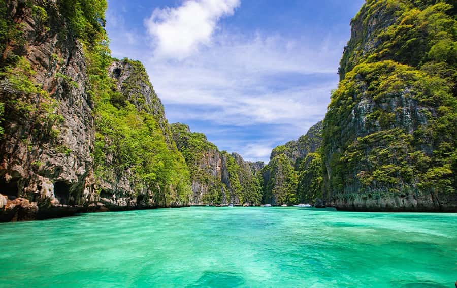 Phi Phi: Full-Day Phi Phi Islands & Sunset Tour by Speedboat - Why the sunset finale changes the whole day