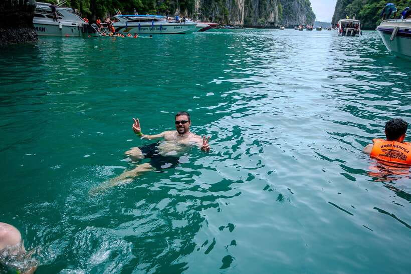 Phi Phi : Half Day By Speed Boat 4 hours Phi Phi Lay - Shark Point puts you in the water