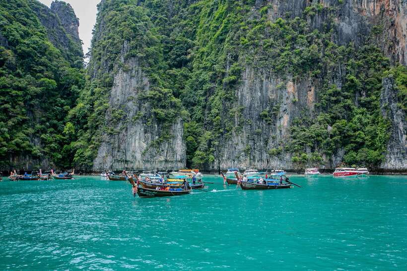 Phi Phi : Half Day By Speed Boat 4 hours Phi Phi Lay - Loh Samah Bay adds a quieter pause