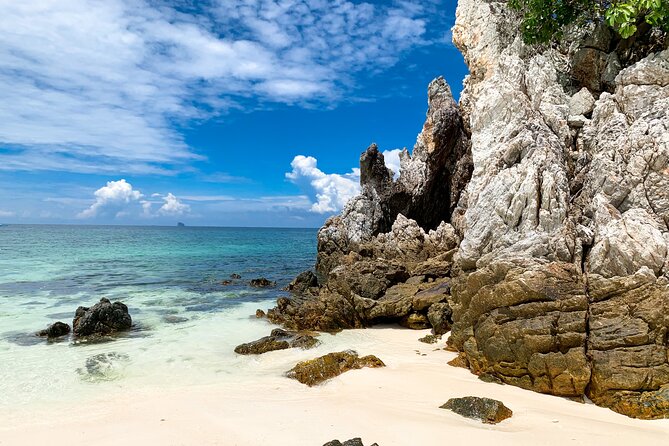 Phi Phi Islands & Maya Bay: Premium Service & All-Day Food - Food, drinks, equipment, and comfort