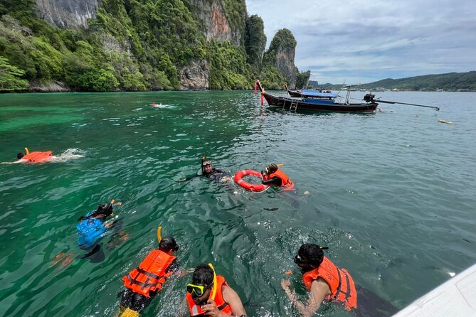 Phi Phi Islands Speedboat Full-Day Tour from Phuket+ Buffet Lunch - Lunch at Phi Phi Don and time at Ton Sai Bay