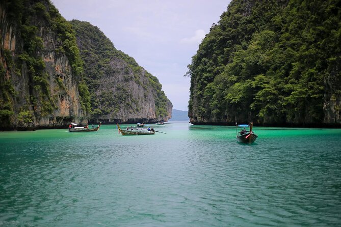 Phi Phi Khai Islands Excursion with Seaview & Lunch by speedboat - The guide and group experience
