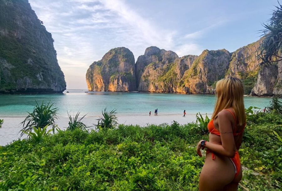 Phi Phi: Morning Speedboat Tour to Maya Bay with Snorkel - Why the early start matters at Maya Bay