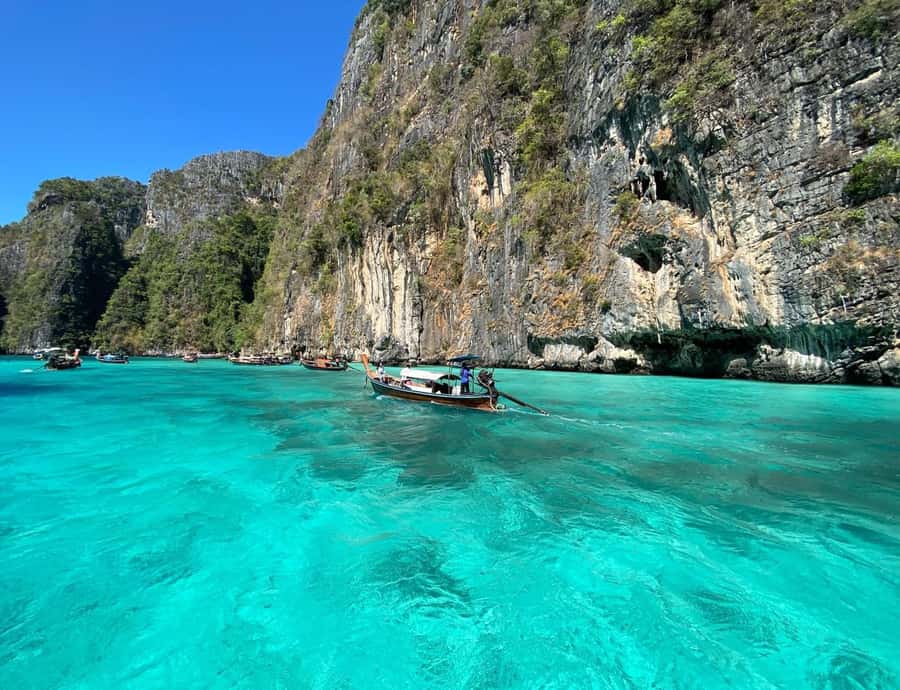 Phi Phi: Sunrise & Beat The Crowds to Maya Bay by Speedboat - Maya Bay and the rules protecting it