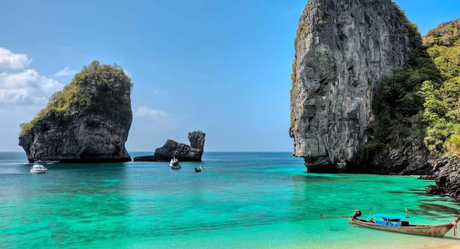 Phi Phi: Sunrise & Beat The Crowds to Maya Bay by Speedboat - What the $76 price really covers