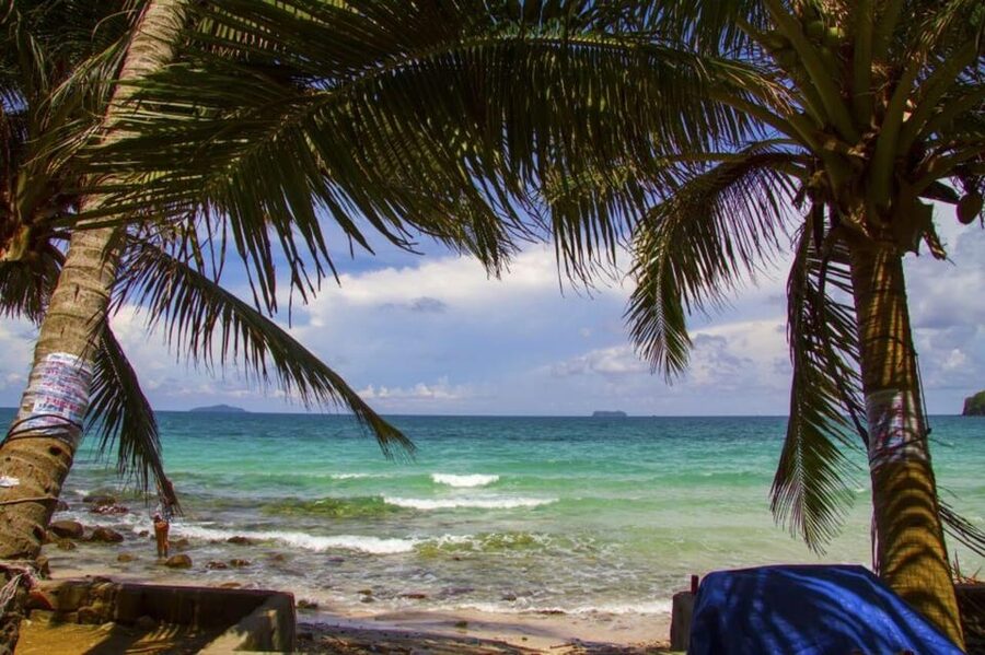 Phu Quoc: 4 Island Hopping, Speedboat, Cable Car, Water Park - Thom Island combines rides with water play