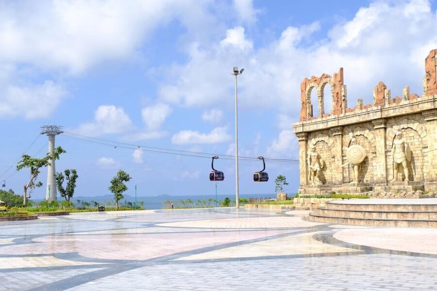 Phu Quoc: Discover Islands by speedboat & Hon Thom cable car - Sunset Town’s Roman-style photo stops