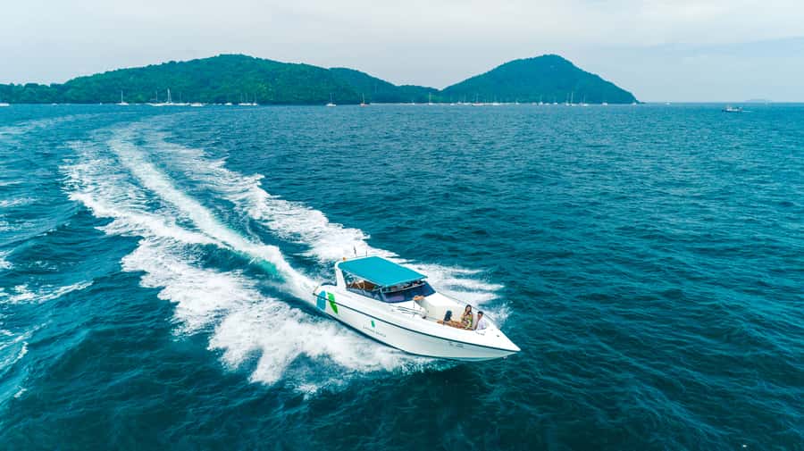 Phuket: Banana Beach Speedboat Island Experience with Lunch - Arriving at the floating pier