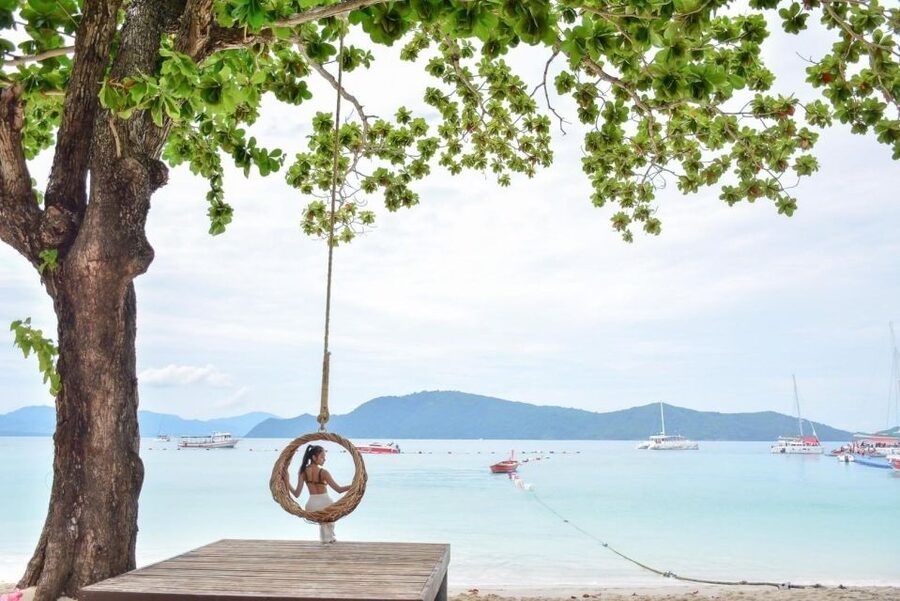 Phuket: Coral Island Day Tour by Speedboat - Lunch at Kahung Restaurant