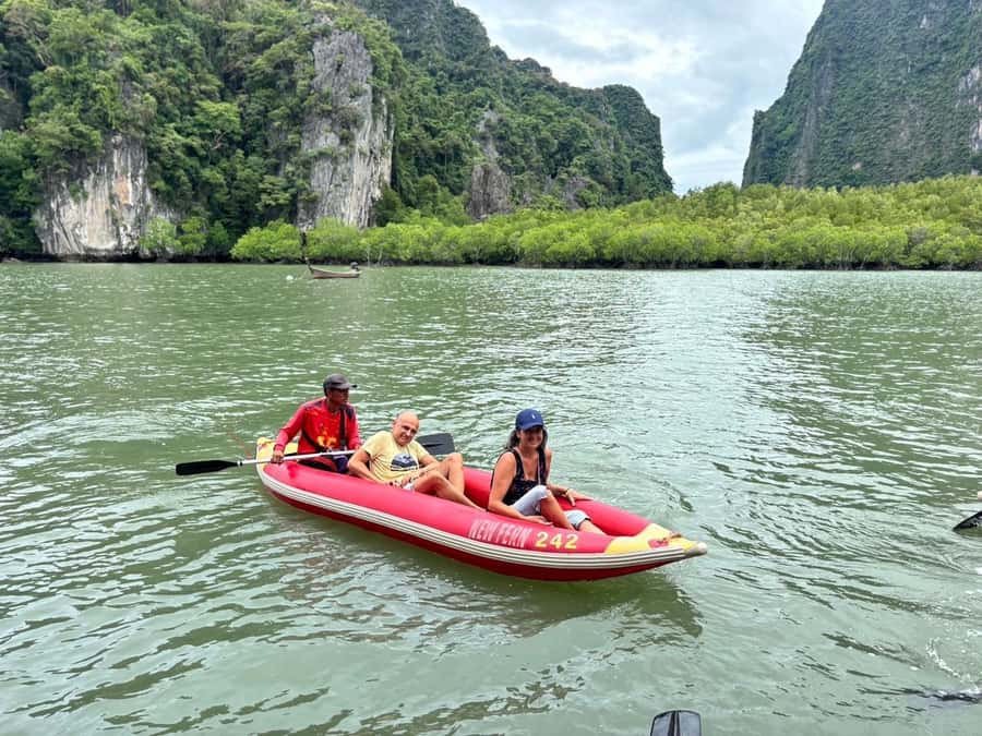 Phuket: James Bond 5 Islands Speedboat Tour with Lunch - Lunch at Ko Panyi floating village