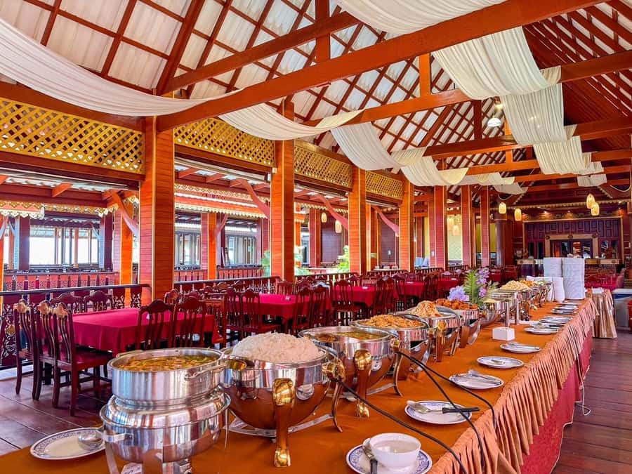 Phuket: James Bond 5 Islands Speedboat Tour with Lunch - The private beach and final swim