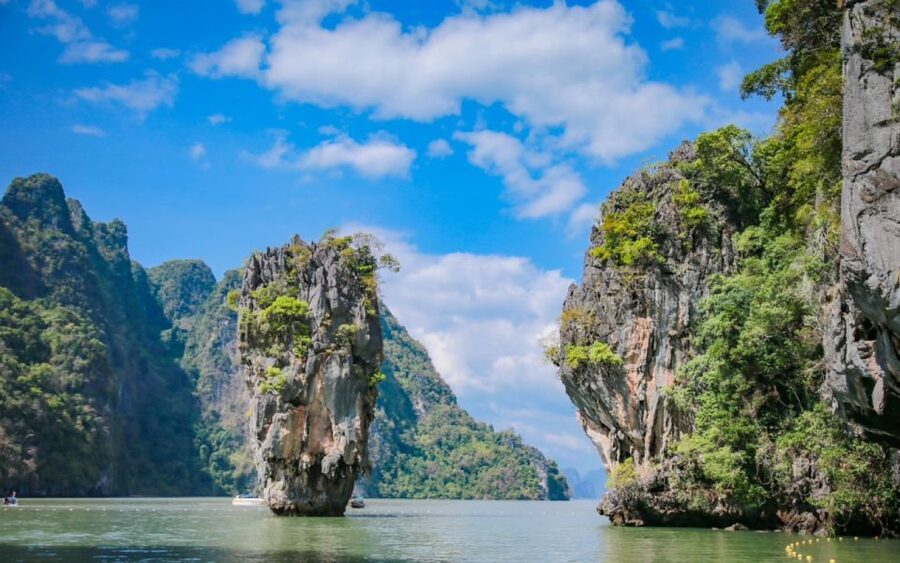 Phuket: James Bond and Laem Haad Beach by Speedboat - Hong Island by canoe