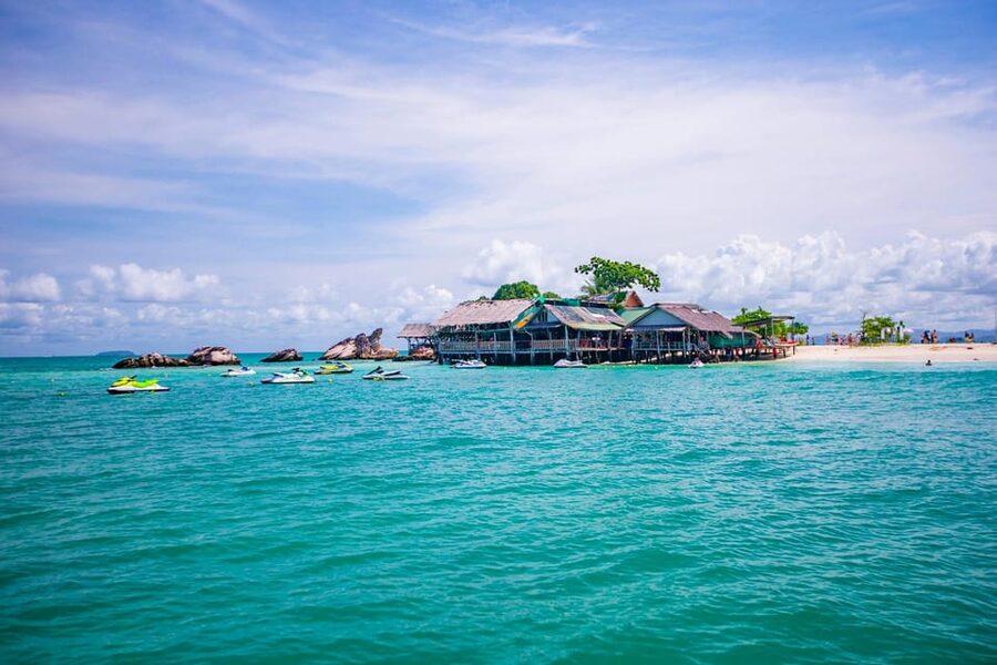 Phuket: Khai Islands Premium Speedboat Half Day Adventure - The final Khai Islands beach hour