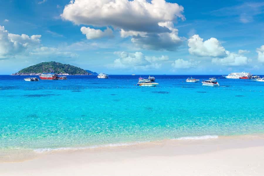 Phuket/Khao Lak: Similan Islands Speedboat Tour with Lunch - Comfort, crowds, and safety