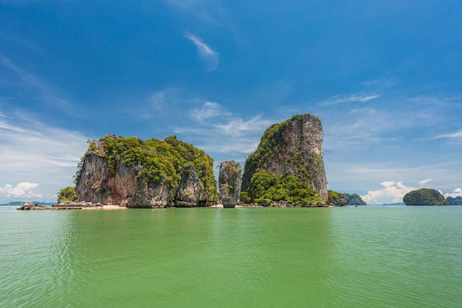 Phuket: Lazy Khao Phing Kan & Yao Islands Speedboat Day Tour - Lunch above the water at Panyee Island