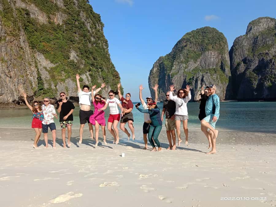 Phuket: Phi Phi Island Sunrise Group Speedboat Tour - Food, drinks, and the return to Phuket