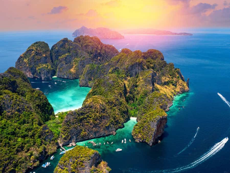 Phuket; Phi Phi, Maya Bay, Bamboo or Khai Island Speedboat - The speedboat crossing and seating reality