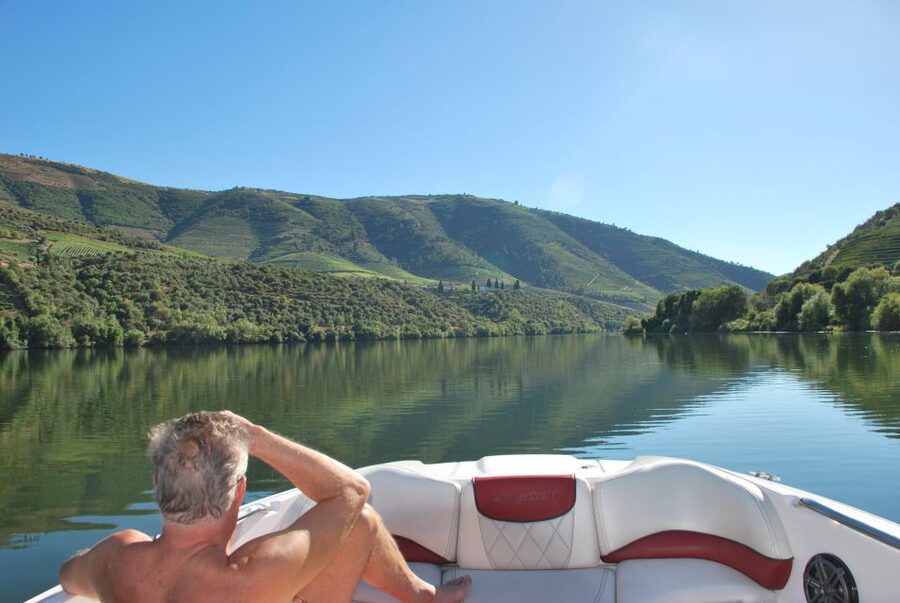 Pinhão: River Douro Speedboat Tour with Water Sports - Meeting at Magnifico Douro Pier