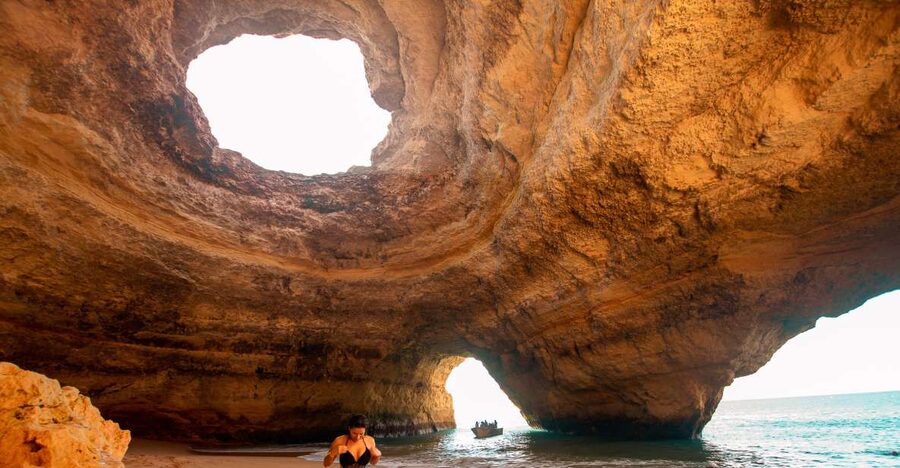 Portimão: Benagil Cave, Marinha Beach Speedboat Tour - Portimão departure and the first five minutes