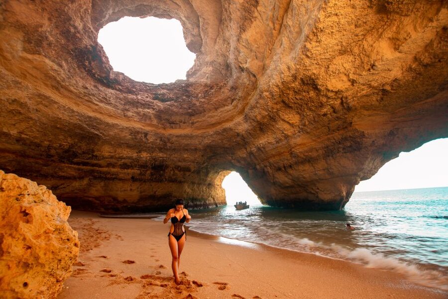 Portimão: Benagil Cave, Marinha Beach Speedboat Tour - Entering Benagil Cave by boat