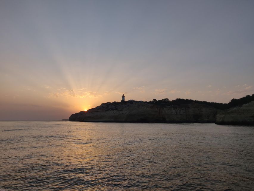 Portimão: Benagil Cave, Marinha Beach Speedboat Tour - Racing along the Algarve coast