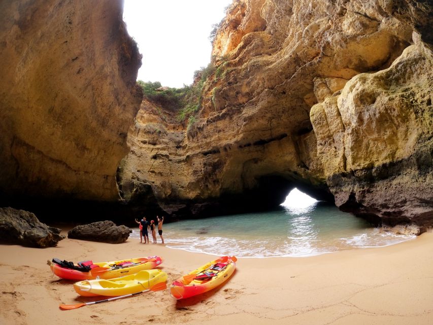 Portimão: Benagil Caves Speedboat and Kayak Guided Tour - Guides, languages, and the group experience