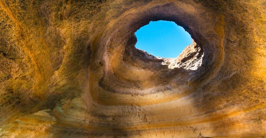 Portimão: Benagil Sea Caves Speedboat Adventure Tour - Paradise Cave and the approach to Carvoeiro