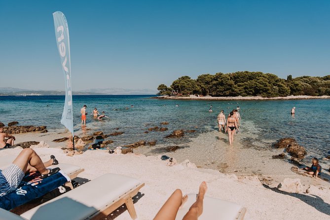 Private 3 islands Tour With Speed boat to Blue Lagoon and Solta from Split or Trogir - Maslinica, Solta’s best lunch stop